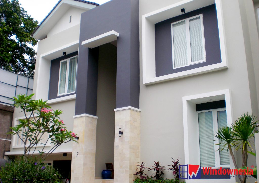 Jendela Kamar Depan
