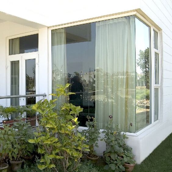 Jendela Sudut Kamar Depan Jendela Sudut Kamar Depan