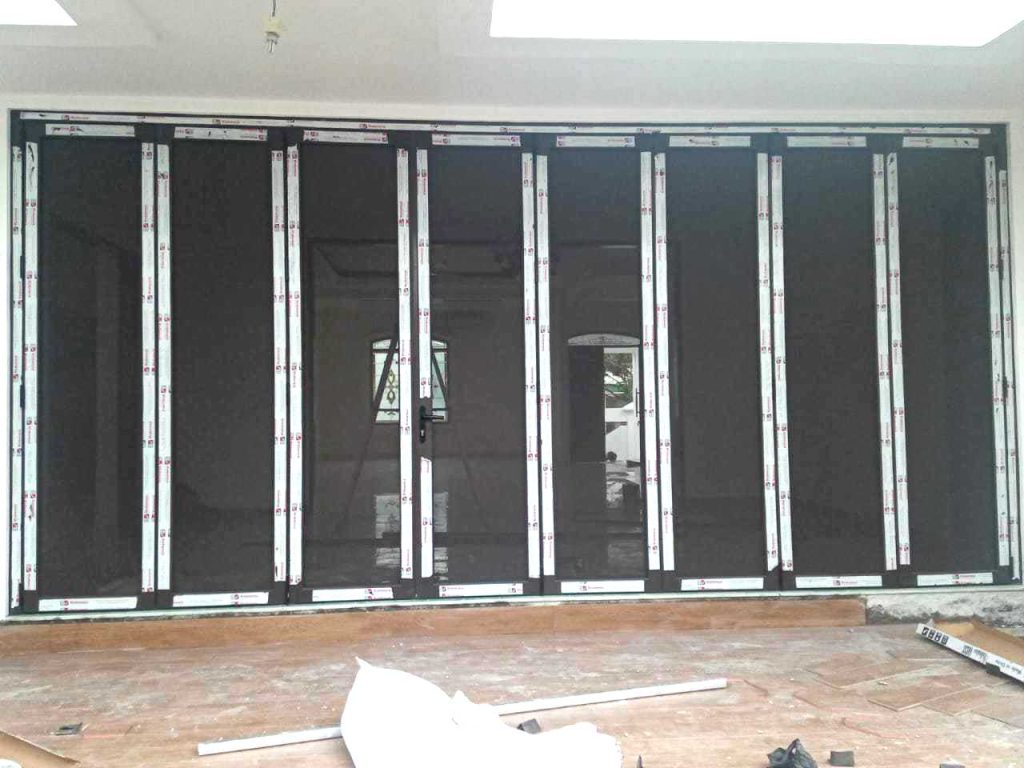 Pintu Lipat Aluminium 8 Daun
