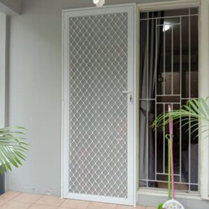 Pintu Expanda Kawat Nyamuk Baja. Pintu Expanda Aluminium Putih